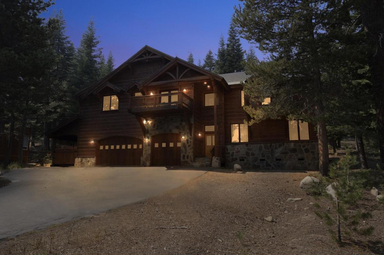 Bear Meadows Lodge - Hot Tub - Tahoe Donner Home 트럭키 외부 사진