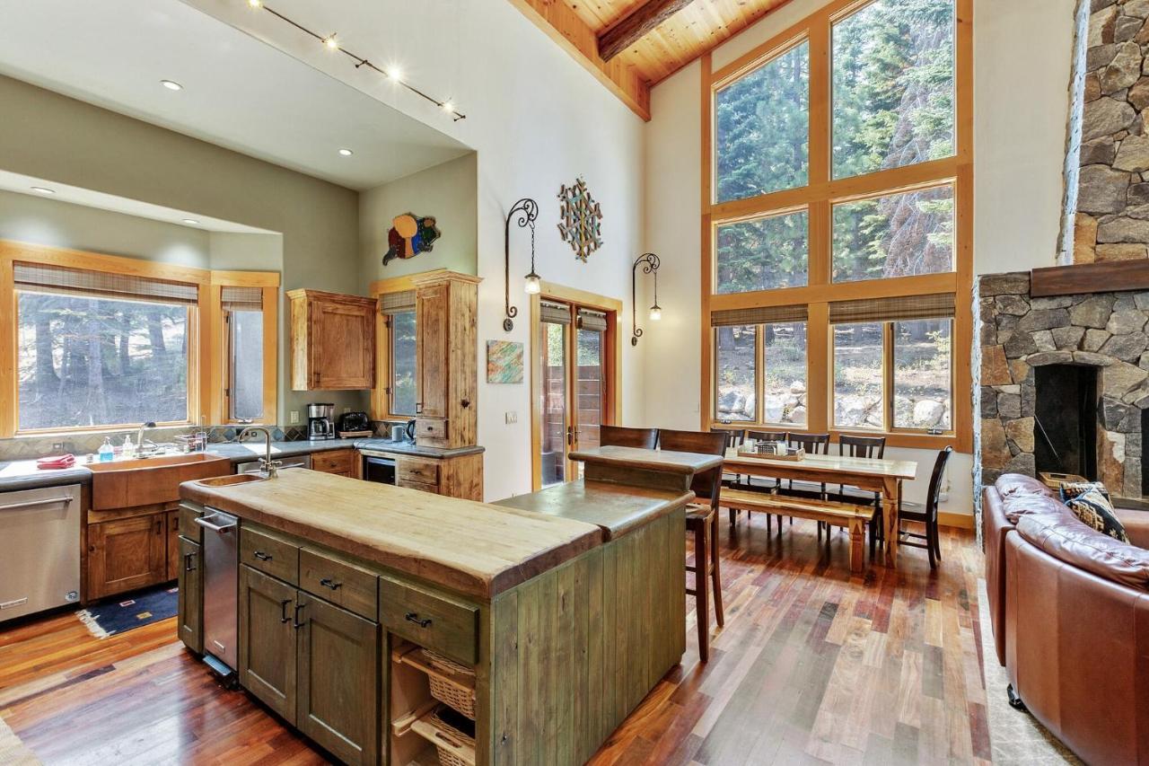Bear Meadows Lodge - Hot Tub - Tahoe Donner Home 트럭키 외부 사진