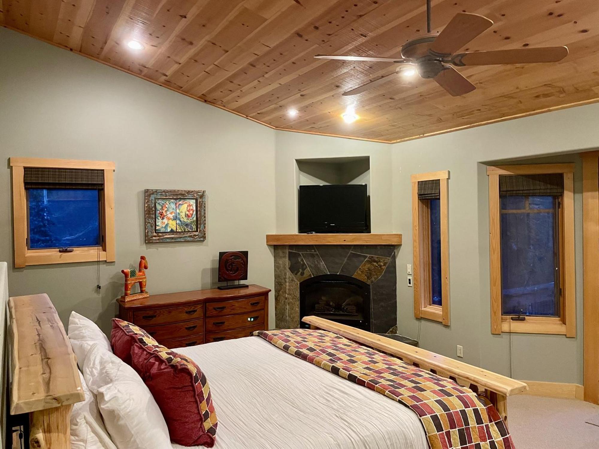 Bear Meadows Lodge - Hot Tub - Tahoe Donner Home 트럭키 외부 사진